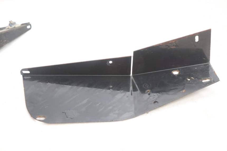 photo de CACHE SOUS SELLE BOOM TRIKE FUN 500 (2004 - 2010) - Points de fixation