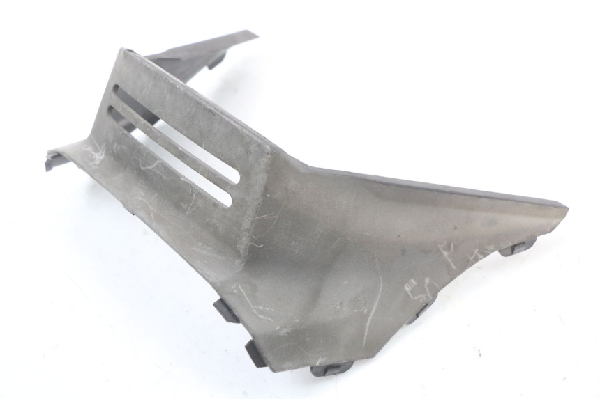 photo de CACHE SOUS SELLE SUZUKI UH BURGMAN 125 (2002 - 2006) - Zoom état d’usage