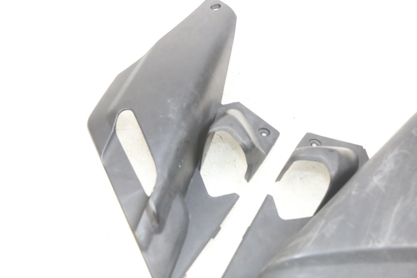 photo de CACHE SOUS SELLE YAMAHA XMAX X-MAX 125 (2006 - 2009) - Gros plan technique