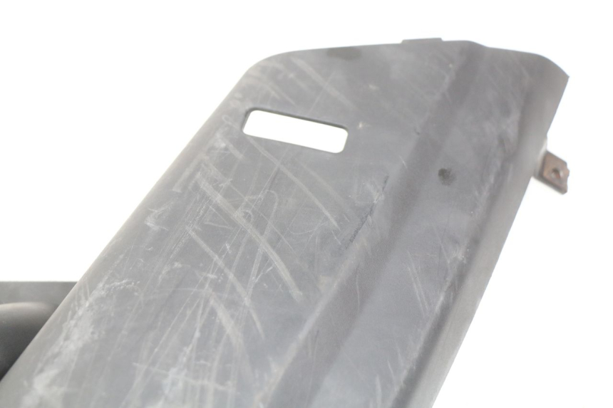 photo de CACHE SOUS SELLE YAMAHA XMAX X-MAX 125 (2006 - 2009) - Points de fixation