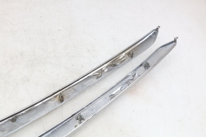 photo de CACHE SOUS SELLE PIAGGIO X8 125 (2004 - 2007) - Points de fixation