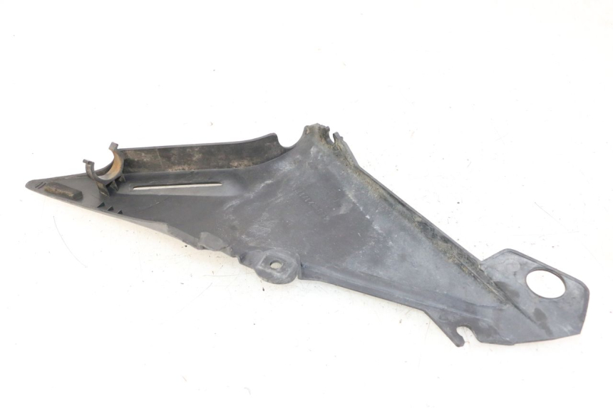 photo de CACHE SOUS SELLE YAMAHA XJN DIVERSION 600 (2000 - 2003) - Détails caractéristiques