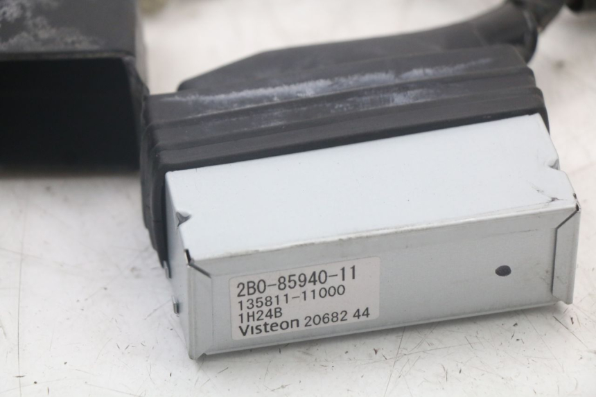 photo de CALCULATEUR ABS YAMAHA TDM ABS 900 (2002 - 2014) - Autre angle de vue