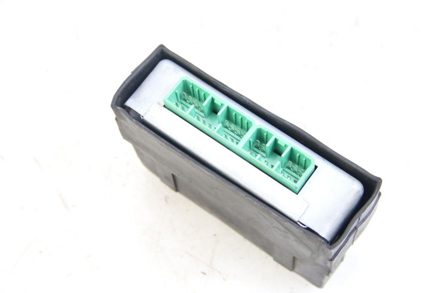 photo de CALCULATEUR ABS YAMAHA XP T-MAX TMAX 500 (2004 - 2007) - Zoom état d’usage