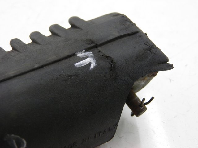 photo de CALE PIED ARRIERE DROIT APRILIA LEONARDO ST 250 (2002 - 2005) - Zoom état d’usage