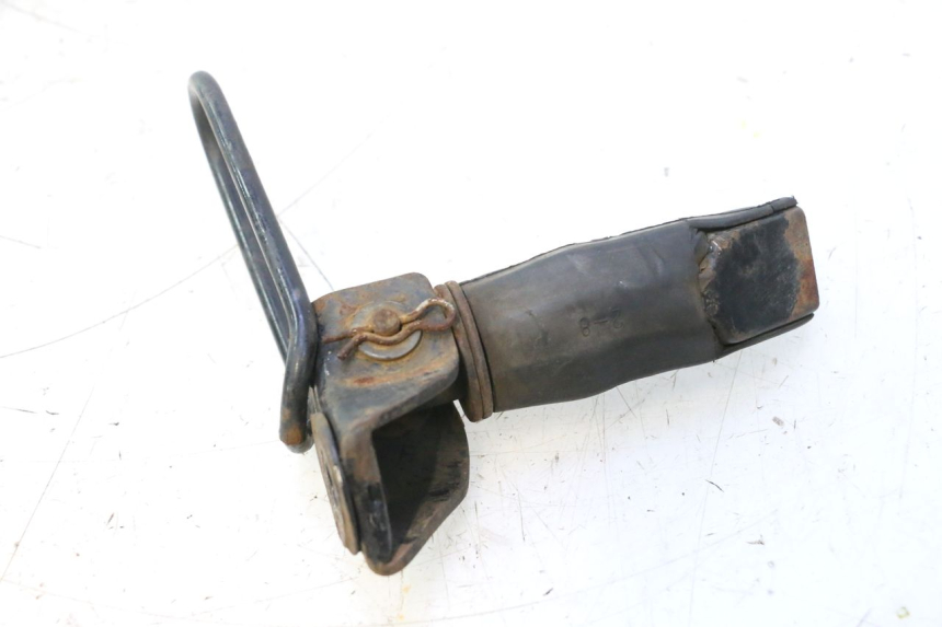 photo de CALE PIED ARRIERE DROIT HONDA CB TWO FIFTY 250 (1991 - 2002) - Gros plan technique