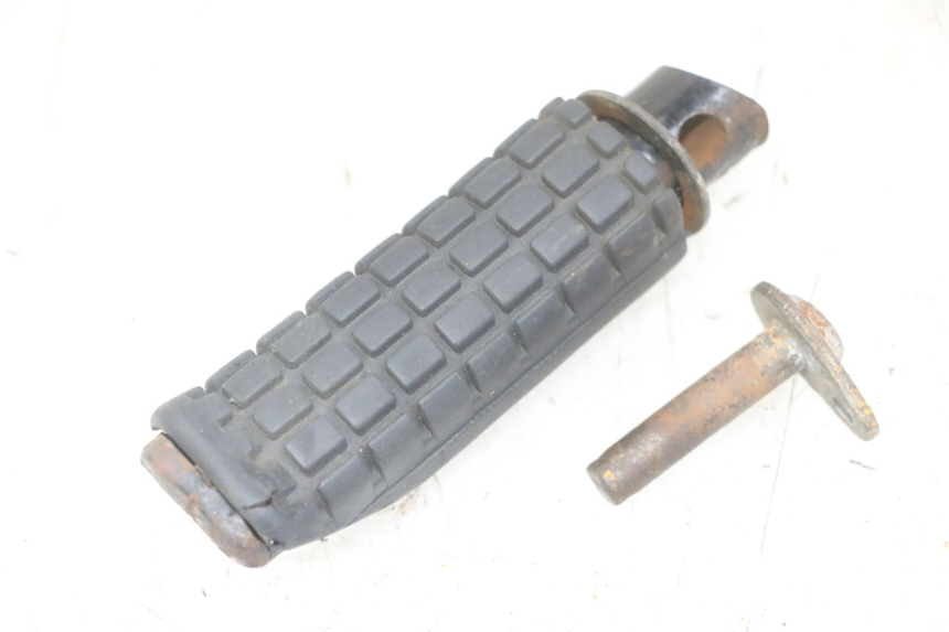 photo de CALE PIED ARRIERE DROIT HONDA CBF 500 (2004 - 2007) - Vue principale