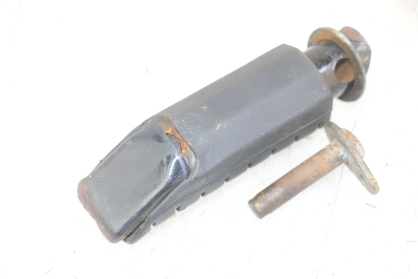 photo de CALE PIED ARRIERE DROIT HONDA CBF 500 (2004 - 2007) - Gros plan technique