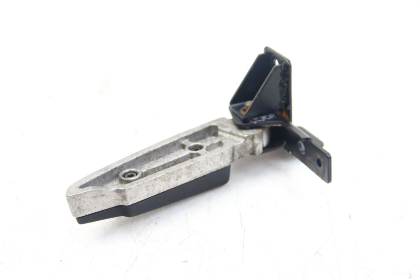 photo de CALE PIED ARRIERE DROIT PEUGEOT CITYSTAR AIR 125 (2014 - 2017) - Zoom état d’usage