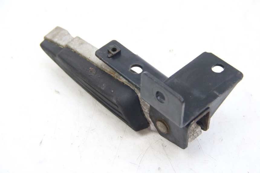 photo de CALE PIED ARRIERE DROIT PEUGEOT CITYSTAR 50 (2013 - 2017) - Gros plan technique