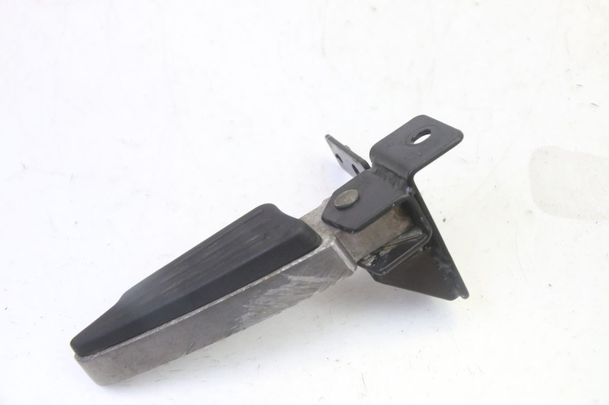 photo de CALE PIED ARRIERE DROIT PEUGEOT CITYSTAR 50 (2013 - 2017) - Zoom état d’usage