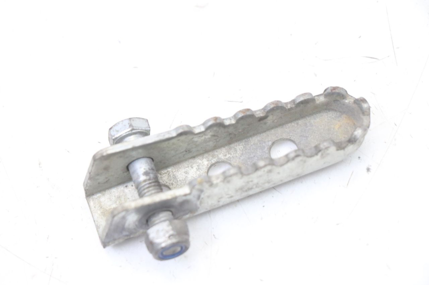 photo de CALE PIED ARRIERE DROIT DERBI SENDA R X-TREME 50 (2006 - 2010) - Détail de la pièce