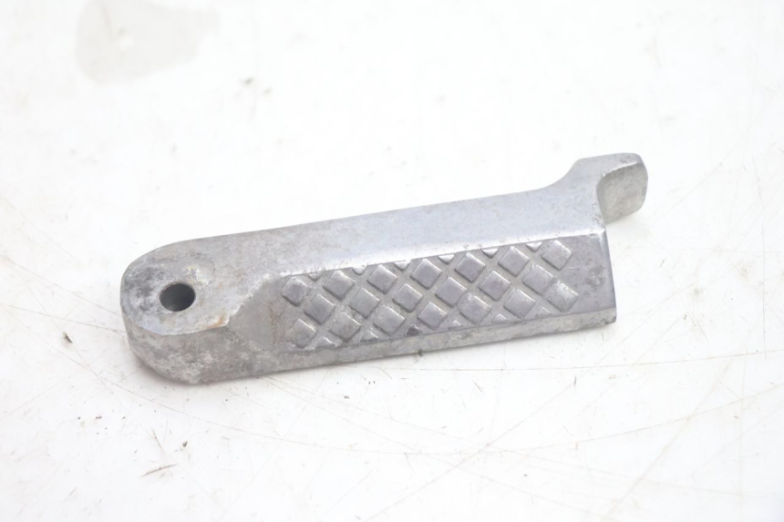 photo de CALE PIED ARRIERE DROIT CF MOTO E-CHARM 125 (2005 - 2008) - Détail de la pièce