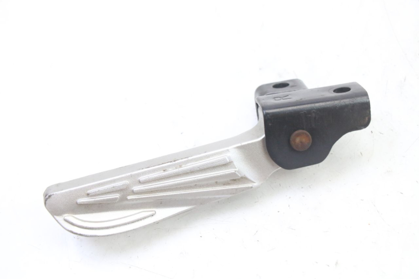 photo de CALE PIED ARRIERE DROIT SYM FIDDLE 3 III 125 (2014 - 2020) - Détail de la pièce