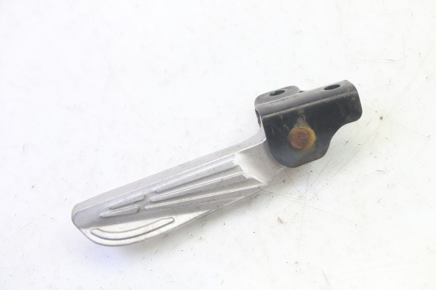 photo de CALE PIED ARRIERE DROIT SYM FIDDLE 3 III 125 (2014 - 2020) - Détail de la pièce