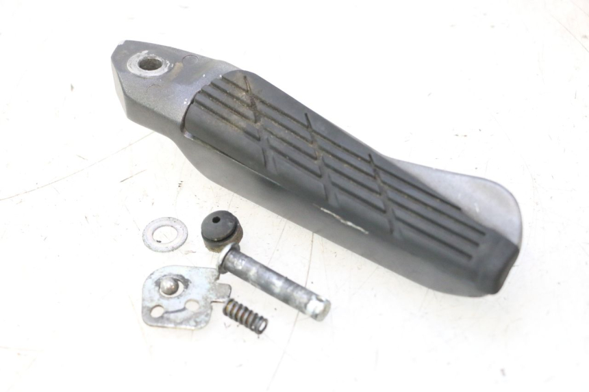 photo de CALE PIED ARRIERE DROIT HONDA FJS SILVER WING SILVERWING 400 (2005 - 2008) - Vue principale