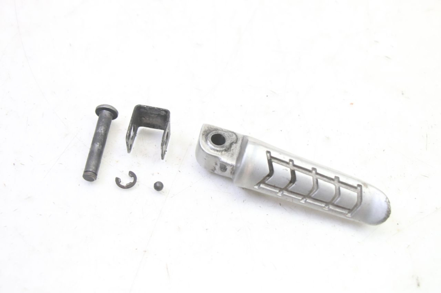 photo de CALE PIED ARRIERE DROIT BMW G310 R 310 (2016 - 2020) - Vue principale