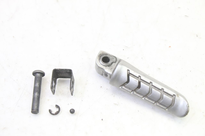 photo de CALE PIED ARRIERE DROIT BMW G310 R 310 (2016 - 2020) - Détail de la pièce