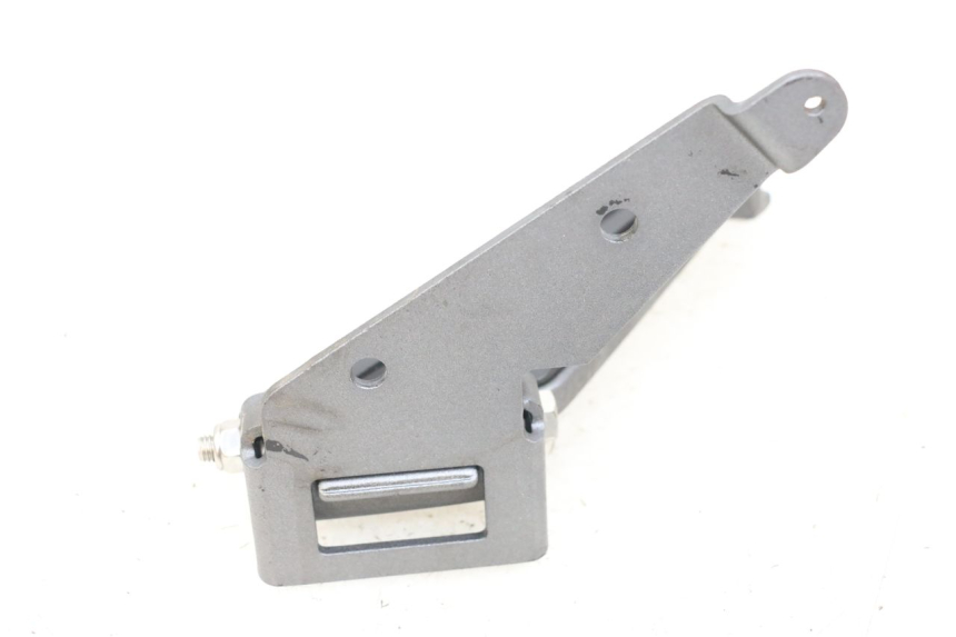 photo de CALE PIED ARRIERE DROIT PEUGEOT GEOPOLIS RS 125 (2007 - 2009) - Gros plan technique