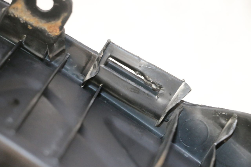 photo de CALE PIED ARRIERE DROIT KYMCO GRAND DINK 125 (2008 - 2014) - Autre angle de vue