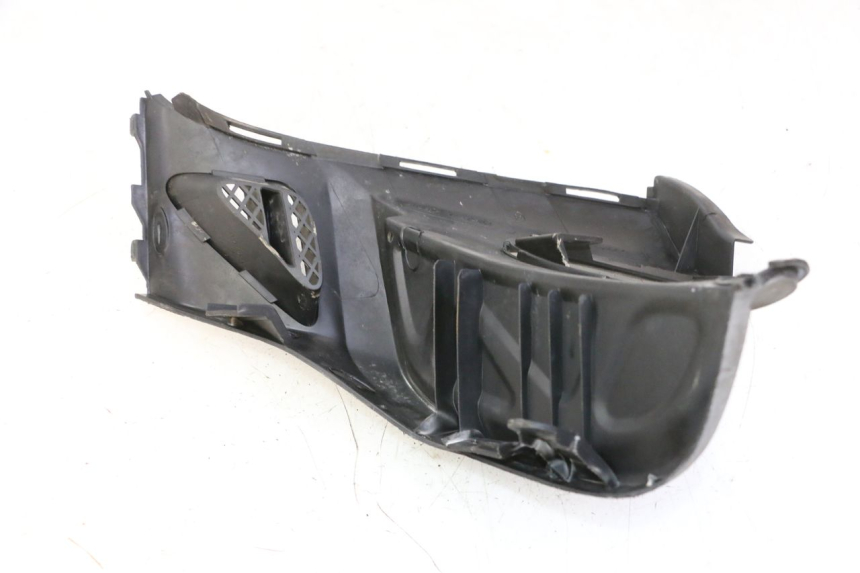 photo de CALE PIED ARRIERE DROIT KYMCO GRAND DINK 125 (2008 - 2014) - Gros plan technique