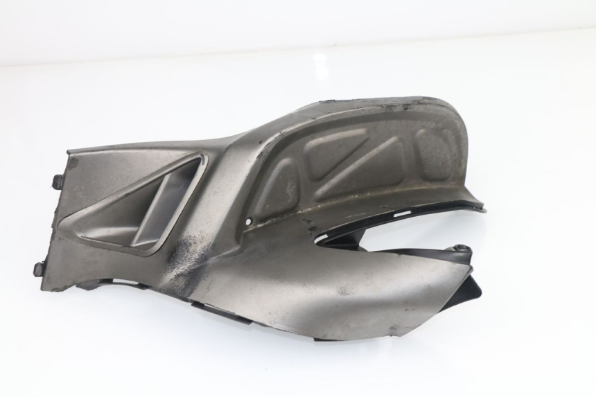 photo de CALE PIED ARRIERE DROIT KYMCO GRAND DINK 125 (2002 - 2007) - Gros plan technique