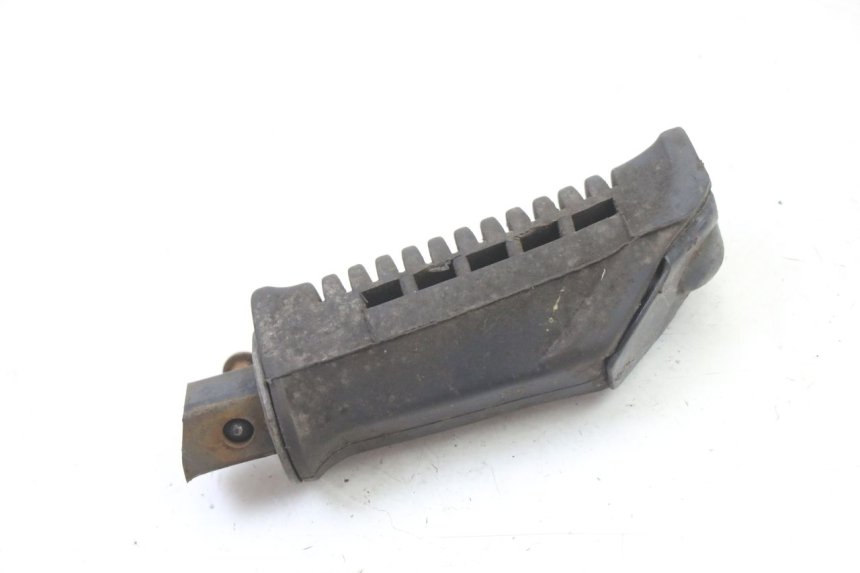 photo de CALE PIED ARRIERE DROIT SUZUKI GS GSE 500 (2001 - 2003) - Gros plan technique