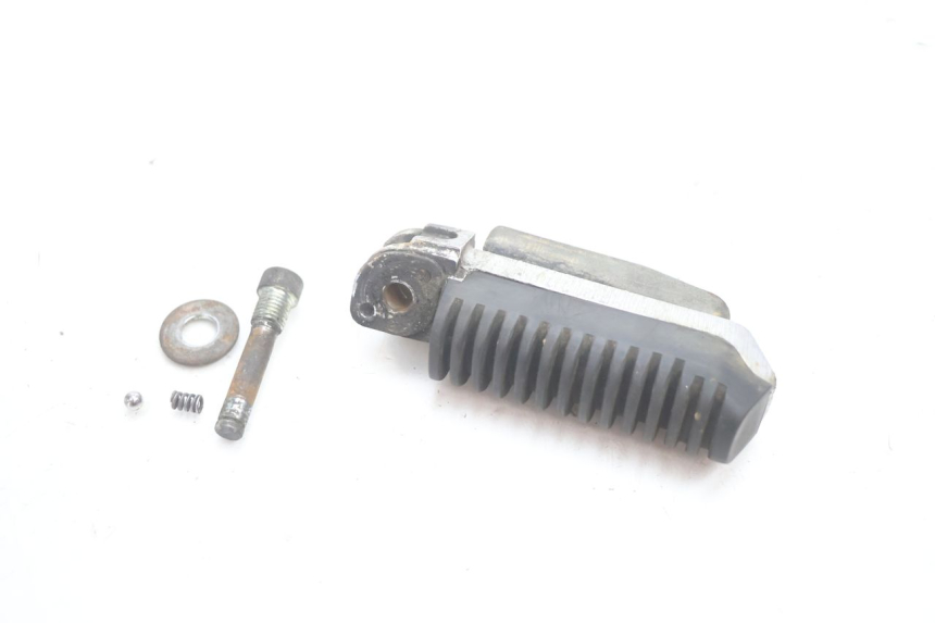 photo de CALE PIED ARRIERE DROIT SUZUKI GSF N BANDIT 1200 (2001 - 2005) - Zoom état d’usage