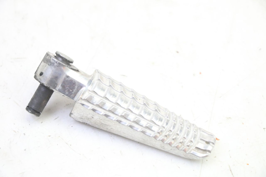 photo de CALE PIED ARRIERE DROIT SUZUKI GSR 750 (2011 - 2017) - Détail de la pièce