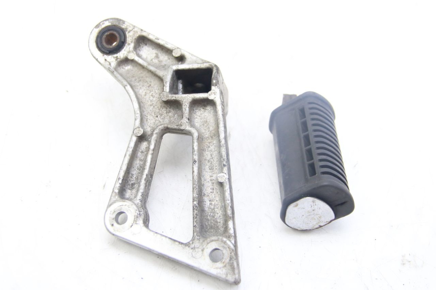 photo de CALE PIED ARRIERE DROIT SUZUKI GSX-F GSX  F 1100 (1988 - 1994) - Zoom état d’usage