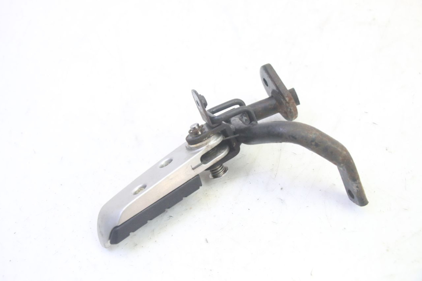 photo de CALE PIED ARRIERE DROIT SYM GTS EVO 125 (2009 - 2013) - Autre angle de vue