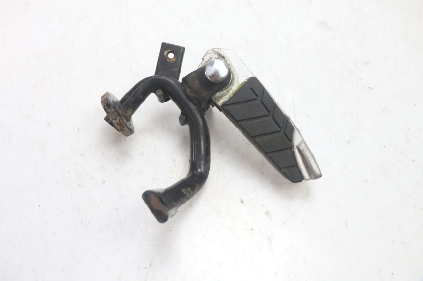 photo de CALE PIED ARRIERE DROIT SYM GTS EVO 125 (2009 - 2013) - Zoom état d’usage