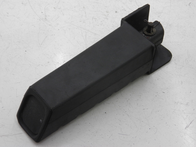 photo de CALE PIED ARRIERE DROIT HONDA FES PANTHEON 125 (2003 - 2007) - Zoom état d’usage