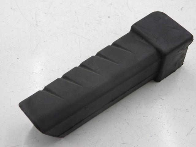 photo de CALE PIED ARRIERE DROIT HONDA FES PANTHEON 125 (2003 - 2007) - Autre angle de vue