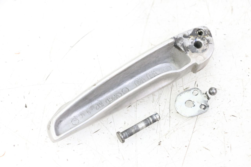 photo de CALE PIED ARRIERE DROIT HONDA FORZA 125 (2021 - 2025) - Gros plan technique