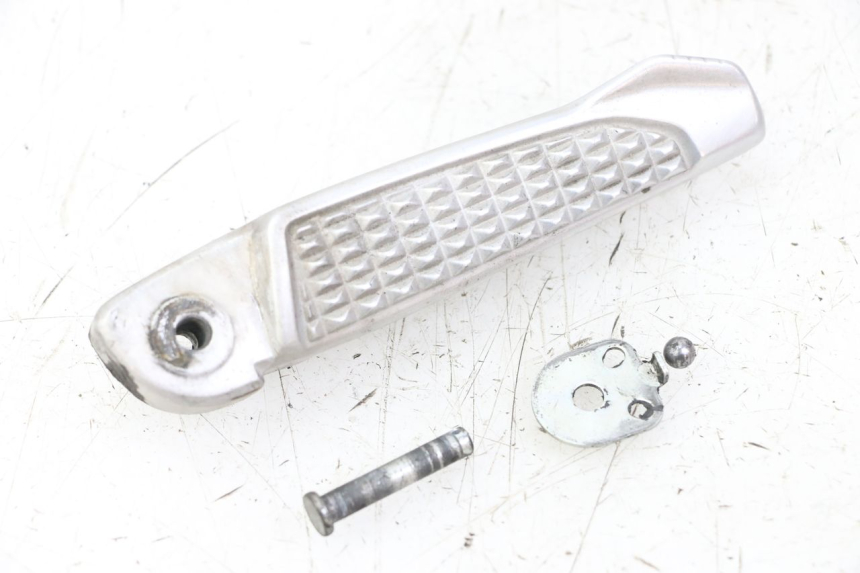 photo de CALE PIED ARRIERE DROIT HONDA FORZA 125 (2021 - 2025) - Vue d’ensemble