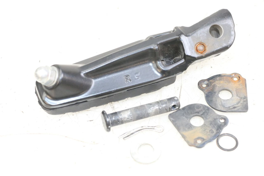 photo de CALE PIED ARRIERE DROIT HUSQVARNA SVARTPILEN 401 (2018 - 2023) - Autre angle de vue