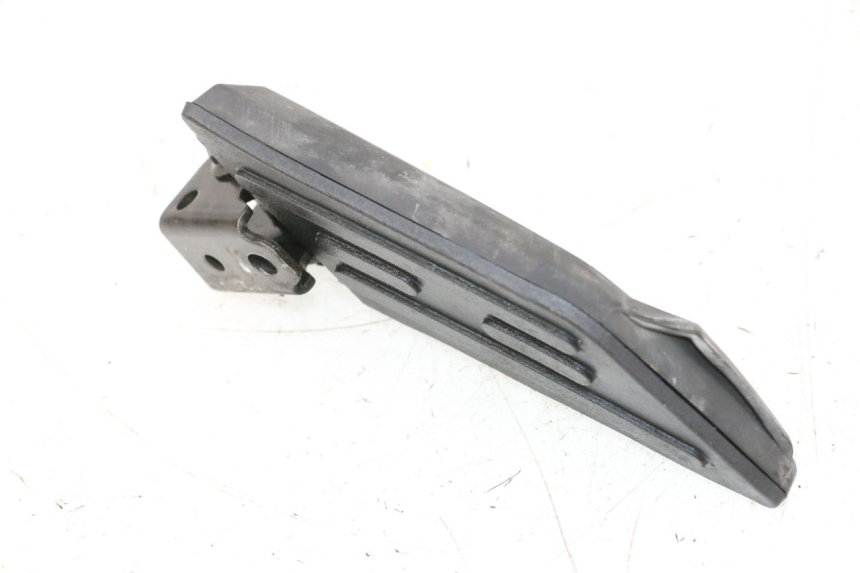 photo de CALE PIED ARRIERE DROIT PEUGEOT KISBEE 2T 50 (2010 - 2017) - Détail de la pièce