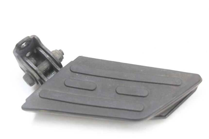 photo de CALE PIED ARRIERE DROIT PEUGEOT KISBEE 4T 50 (2018 - 2022) - Gros plan technique