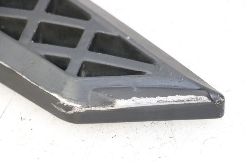 photo de CALE PIED ARRIERE DROIT PEUGEOT KISBEE 4T 50 (2018 - 2022) - Détail de la pièce