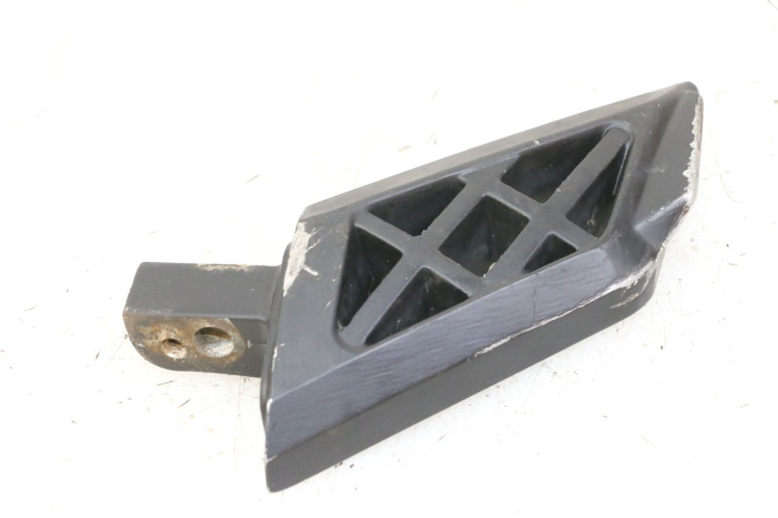 photo de CALE PIED ARRIERE DROIT PEUGEOT KISBEE 4T 50 (2018 - 2022) - Autre angle de vue