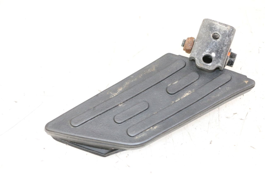 photo de CALE PIED ARRIERE DROIT PEUGEOT KISBEE 4T 50 (2018 - 2022) - Points de fixation