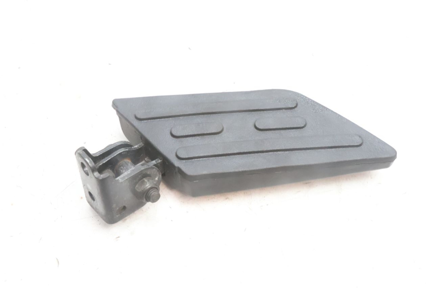 photo de CALE PIED ARRIERE DROIT PEUGEOT KISBEE 4T 50 (2010 - 2017) - Zoom état d’usage