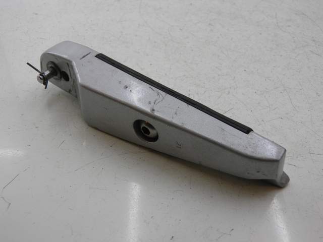 photo de CALE PIED ARRIERE DROIT KYMCO XCITING RI ABS 500 (2010) - Autre angle de vue