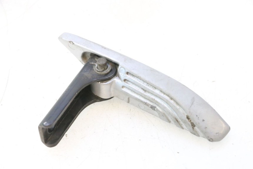 photo de CALE PIED ARRIERE DROIT PIAGGIO LIBERTY IGET 4T 50 (2015 - 2020) - Zoom état d’usage