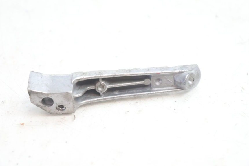 photo de CALE PIED ARRIERE DROIT MBK MACH G AC 50 (2002 - 2014) - Autre angle de vue