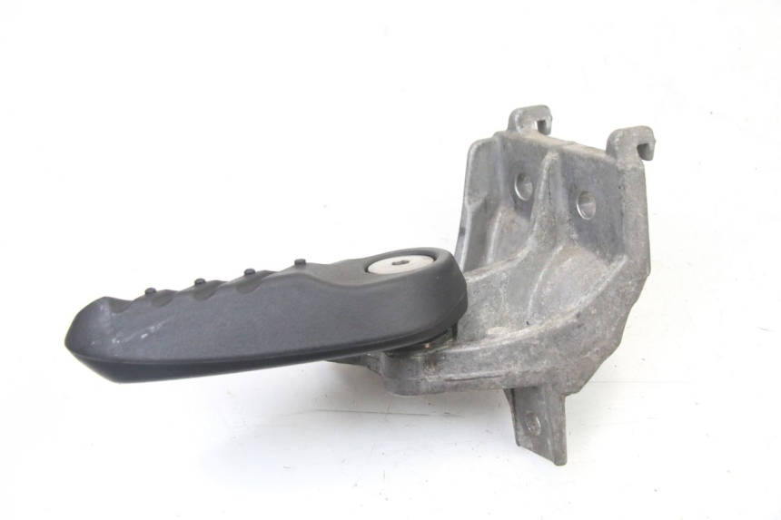 photo de CALE PIED ARRIERE DROIT MBK OVETTO ONE 2T 50 (2013 - 2017) - Autre angle de vue