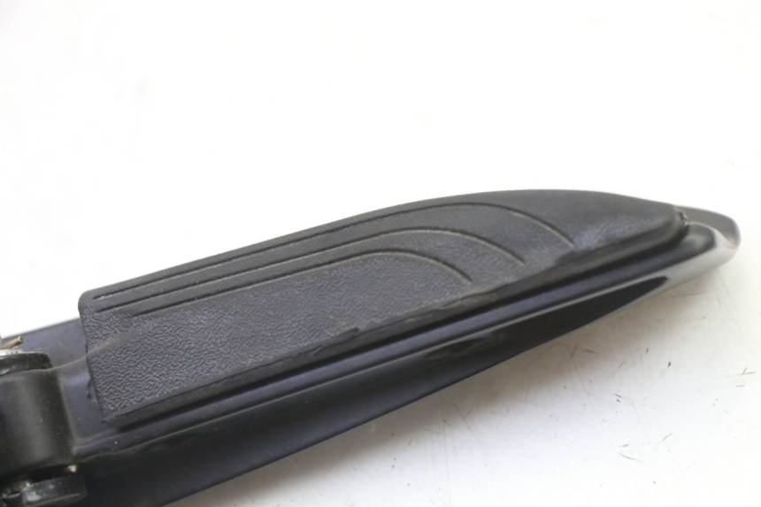 photo de CALE PIED ARRIERE DROIT PIAGGIO MP3 HPE 310 (2024 - 2025) - Zoom état d’usage