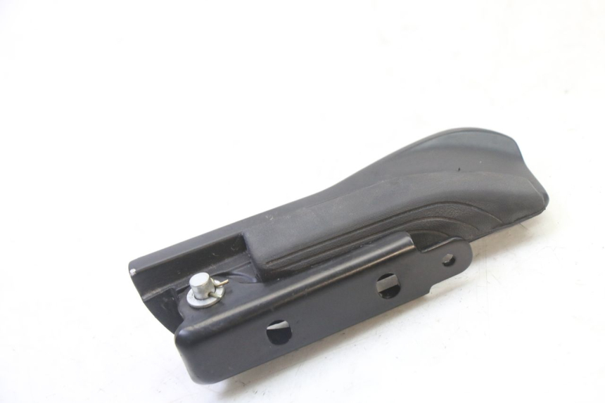 photo de CALE PIED ARRIERE DROIT PIAGGIO MP3 HPE 310 (2024 - 2025) - Autre angle de vue