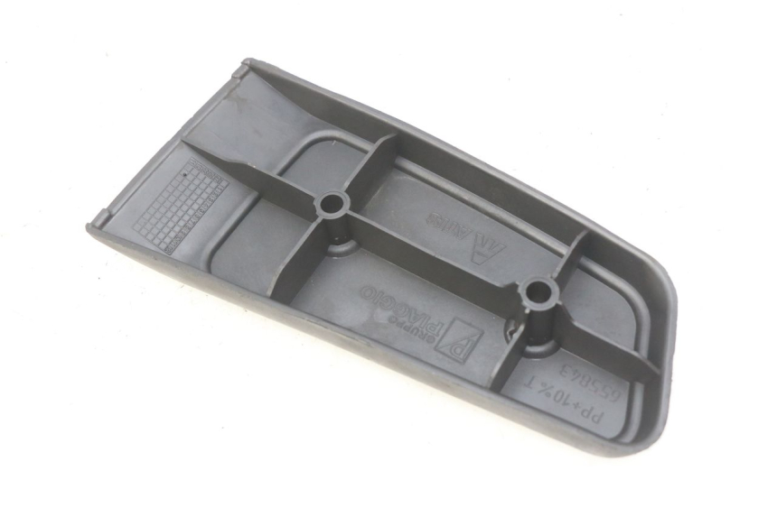 photo de CALE PIED ARRIERE DROIT PIAGGIO MP3 LT 300 (2010 - 2016) - Détail de la pièce